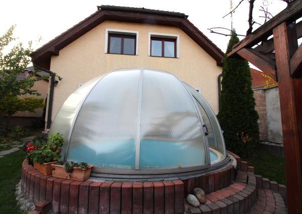 TOP!!! KRÁSNY RODINNÝ DOM S BAZÉNOM A ZÁHRADOU KÚSOK OD ŠALE