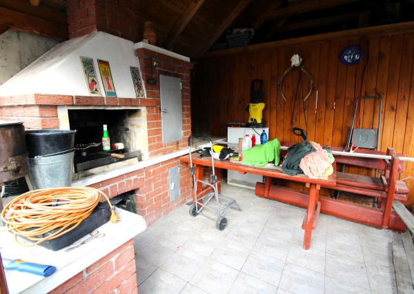 TOP!!! KRÁSNY RODINNÝ DOM S BAZÉNOM A ZÁHRADOU KÚSOK OD ŠALE