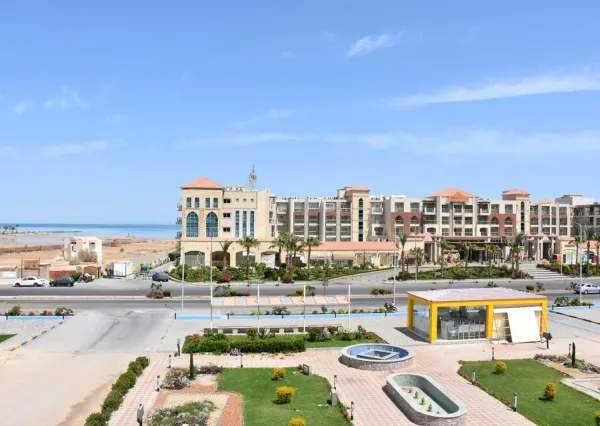 NÁDHERNÝ REZORT V ČASTI AL AHYA - HURGHADA