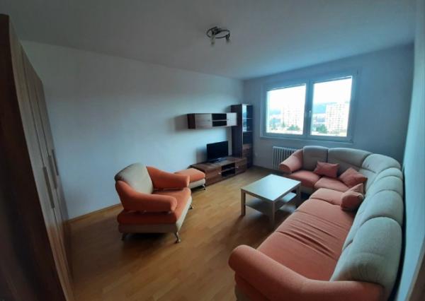 NOVOZREKONŠTRUOVANÝ 2I BYT S NEPRIECHODNÝMI IZBAMI NA KPT. RAŠU