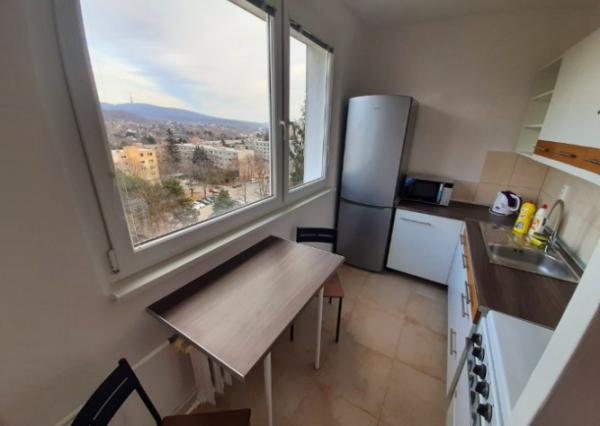 NOVOZREKONŠTRUOVANÝ 2I BYT S NEPRIECHODNÝMI IZBAMI NA KPT. RAŠU