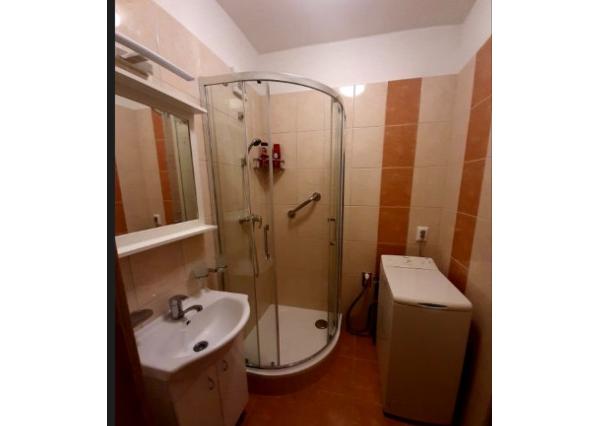 NOVOZREKONŠTRUOVANÝ 2I BYT S NEPRIECHODNÝMI IZBAMI NA KPT. RAŠU