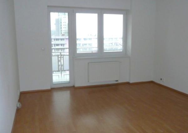 TOP!!! VEĽKÝ, NEZARIADENÝ 3I BYT S LOGGIOU V KARLOVEJ VSI