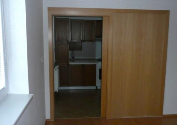 TOP!!! VEĽKÝ, NEZARIADENÝ 3I BYT S LOGGIOU V KARLOVEJ VSI