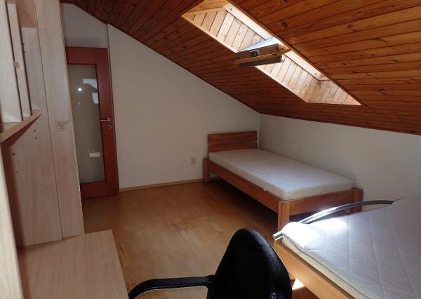 VEĽKÝ 4I PODKROVNÝ BYT S GARÁŽOU A ZÁHRADOU V MLYNSKEJ DOLINE