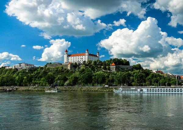 SÚRNE HĽADÁM PRE KLIENTKU S HOTOVOSŤOU 2GARSONKU S LOGGIOU