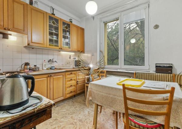 TICHÝ 3I BYT S NEPRIECHODNÝMI IZBAMI A S LOGGIOU NA PRAŽSKEJ