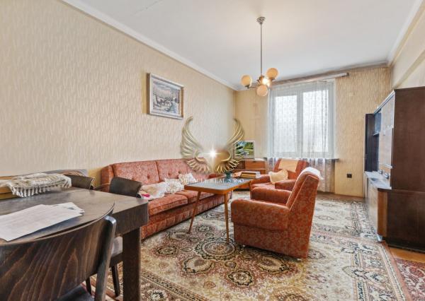 TICHÝ 3I BYT S NEPRIECHODNÝMI IZBAMI A S LOGGIOU NA PRAŽSKEJ