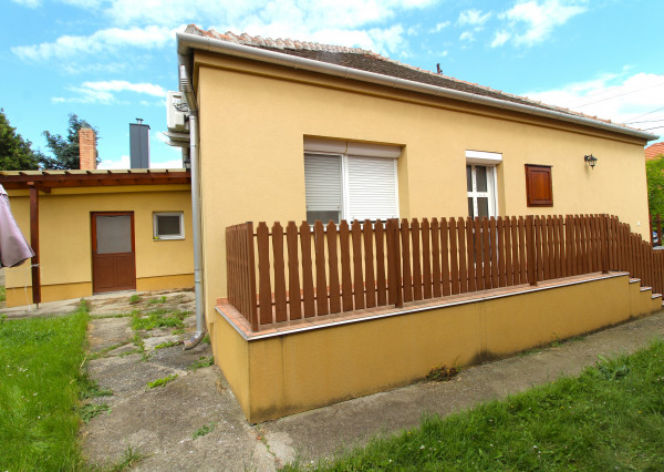 TOP!!! ZREKONŠTRUOVANÝ RD S VEĽKÝM POZEMKOM 939m2 - HEGYESHALOM