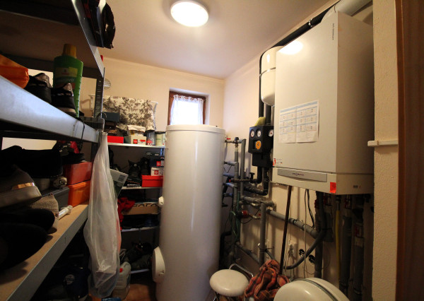 RODINNÝ DOM S BAZÉNOM A ZÁHRADOU KÚSOK OD ŠALE