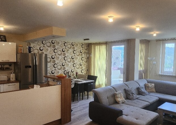 ATYPICKÝ PRIESTRANNÝ 4-IZBOVÝ MEZONET V DÚBRAVKE