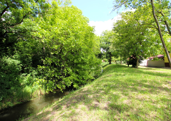 TOP!!! ZREKONŠTRUOVANÝ RD S VEĽKÝM POZEMKOM 939m2