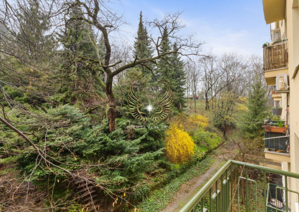 PRÍJEMNÝ A SLNEČNÝ 3I BYT S NEPRIECHODNÝMI IZBAMI A S LOGGIOU