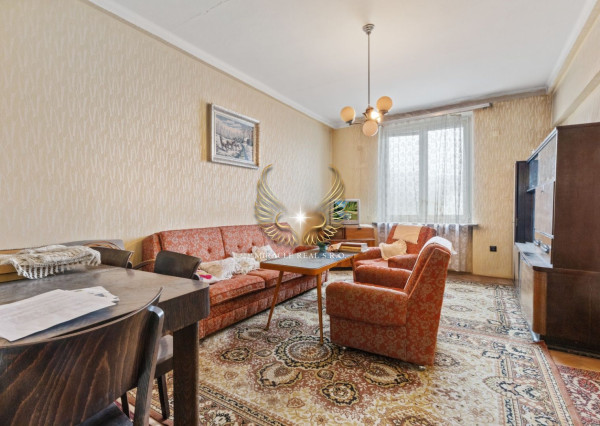 PRÍJEMNÝ A SLNEČNÝ 3I BYT S NEPRIECHODNÝMI IZBAMI A S LOGGIOU