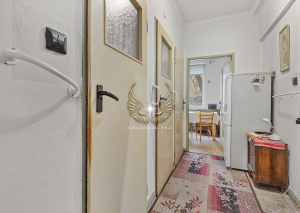 PRÍJEMNÝ A SLNEČNÝ 3I BYT S NEPRIECHODNÝMI IZBAMI A S LOGGIOU