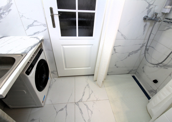 TOP!!! ZARIADENÝ 1I BYT S TERASOU NA GROSSLINGOVEJ