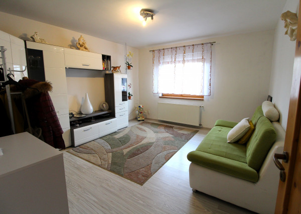 RODINNÝ DOM S BAZÉNOM A ZÁHRADOU KÚSOK OD ŠALE