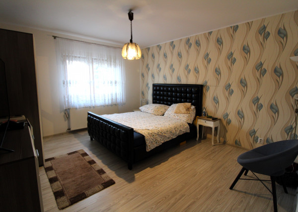 RODINNÝ DOM S BAZÉNOM A ZÁHRADOU KÚSOK OD ŠALE