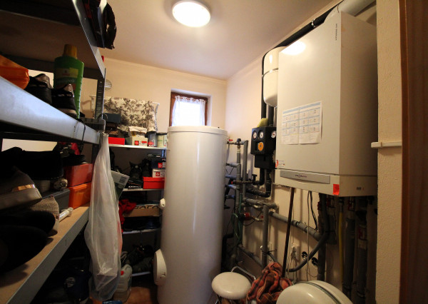 RODINNÝ DOM S BAZÉNOM A ZÁHRADOU KÚSOK OD ŠALE