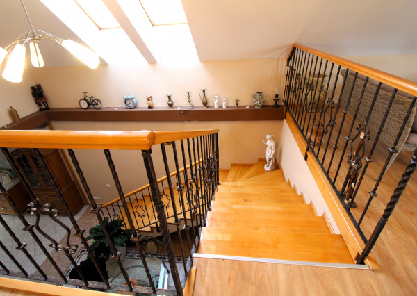 RODINNÝ DOM S BAZÉNOM A ZÁHRADOU KÚSOK OD ŠALE