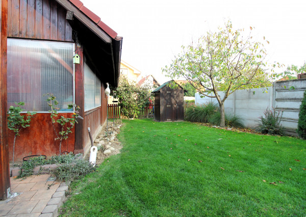 RODINNÝ DOM S BAZÉNOM A ZÁHRADOU KÚSOK OD ŠALE