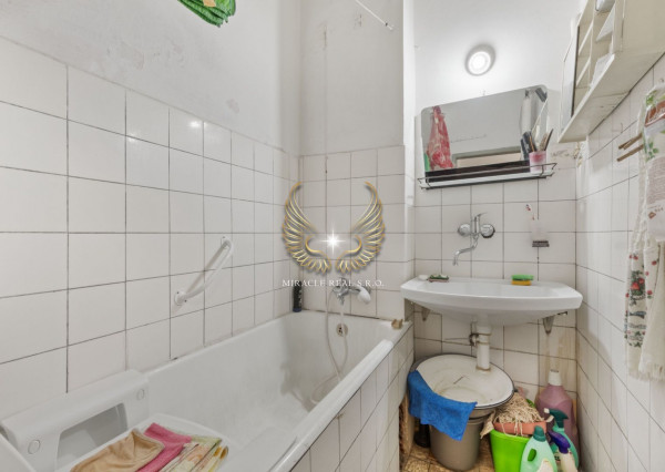 PRÍJEMNÝ A SLNEČNÝ 3I BYT S NEPRIECHODNÝMI IZBAMI A S LOGGIOU