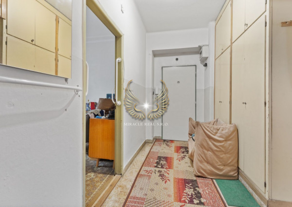 PRÍJEMNÝ A SLNEČNÝ 3I BYT S NEPRIECHODNÝMI IZBAMI A S LOGGIOU