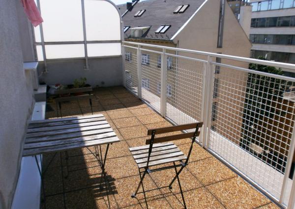 TOP!!! ZARIADENÝ 1I BYT S TERASOU NA GROSSLINGOVEJ