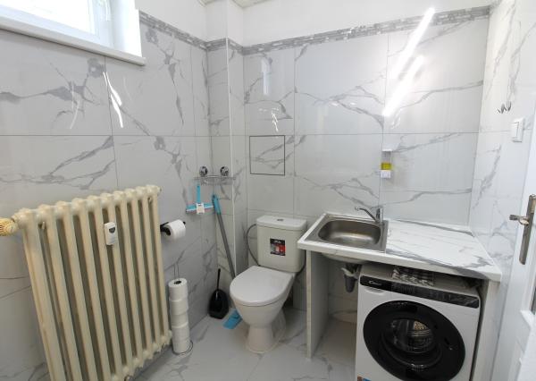 TOP!!! ZARIADENÝ 1I BYT S TERASOU NA GROSSLINGOVEJ