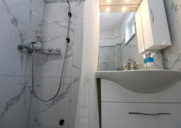 TOP!!! ZARIADENÝ 1I BYT S TERASOU NA GROSSLINGOVEJ