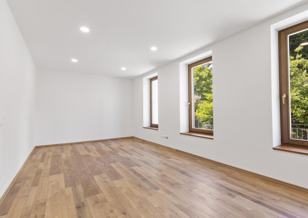 NOVOZREKONŠTRUOVANÝ 3PODLAŽNÝ ROD. DOM SO ZÁHRADOU POD LESOM