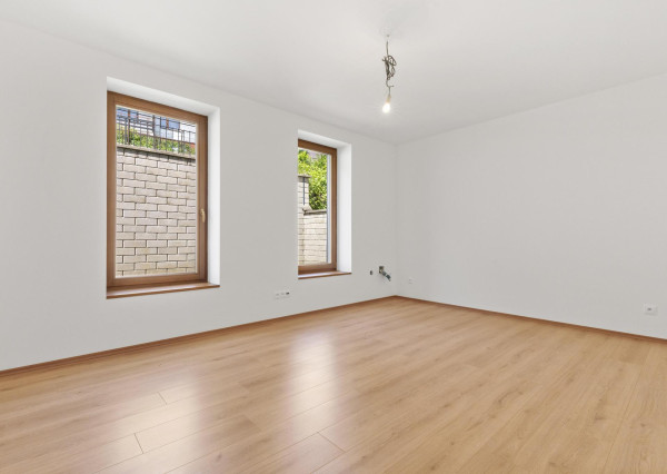 NOVOZREKONŠTRUOVANÝ 3PODLAŽNÝ ROD. DOM SO ZÁHRADOU POD LESOM