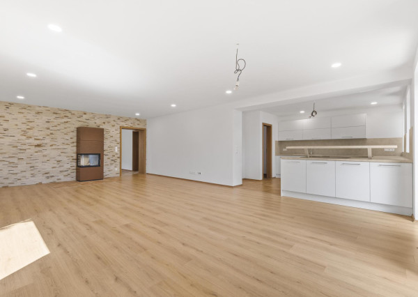 NOVOZREKONŠTRUOVANÝ 3PODLAŽNÝ ROD. DOM SO ZÁHRADOU POD LESOM