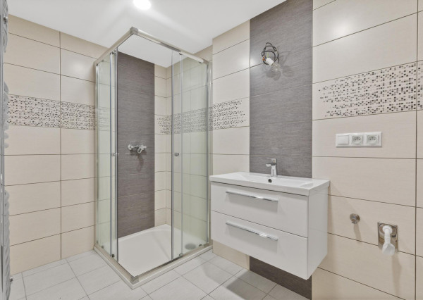 NOVOZREKONŠTRUOVANÝ 3PODLAŽNÝ ROD. DOM SO ZÁHRADOU POD LESOM