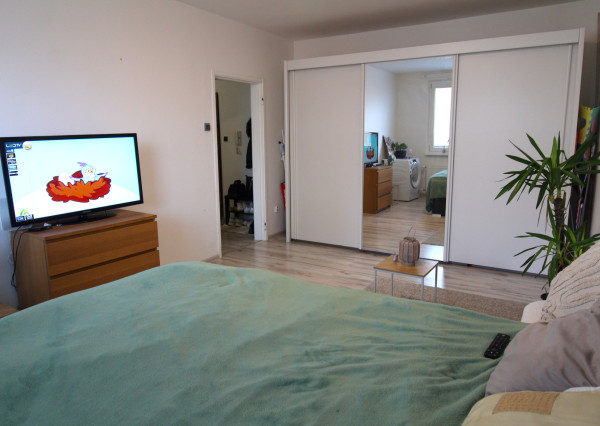 VEĽKÝ, ZREKONŠTRUOVANÝ 1I BYT AJ SO ZARIADENÍM V DÚBRAVKE