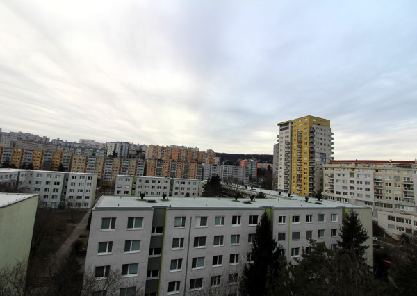 REZERVOVANÉ!!! ZREKONŠTRUOVANÝ 1I BYT S VEĽKOU LOGGIOU PRI LÍŠČOM ÚDOLÍ