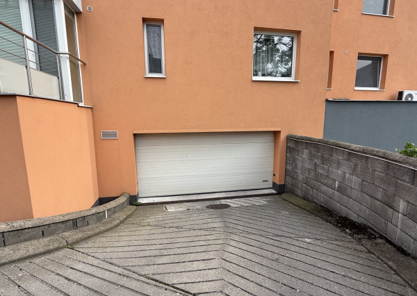 TOP!!! PRIESTRANNÁ GARÁŽ NA MAJERNÍKOVEJ