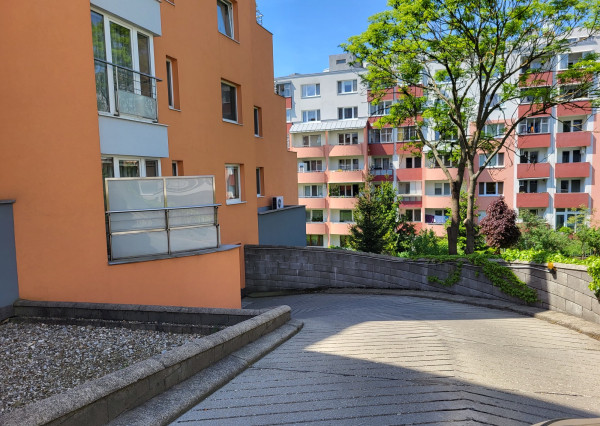 TOP!!! PRIESTRANNÁ GARÁŽ NA MAJERNÍKOVEJ