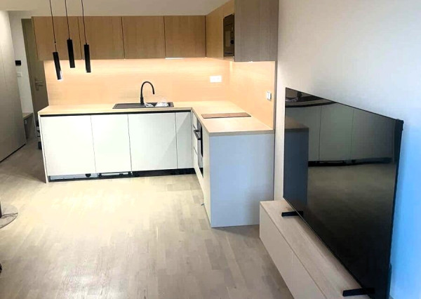 TOP!!! Moderný 1i byt s balkónom a výhľadom na hrad