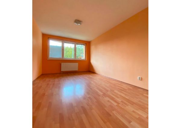 Priestranný 3izbový byt na prenájom s 2mi parkovacími miestami