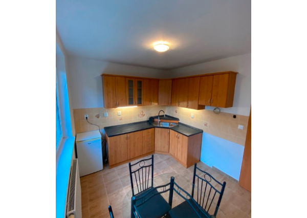 Priestranný 3izbový byt na prenájom s 2mi parkovacími miestami