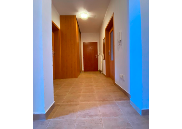 Priestranný 3izbový byt na prenájom s 2mi parkovacími miestami