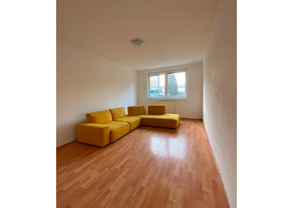 Priestranný 3izbový byt na prenájom s 2mi parkovacími miestami