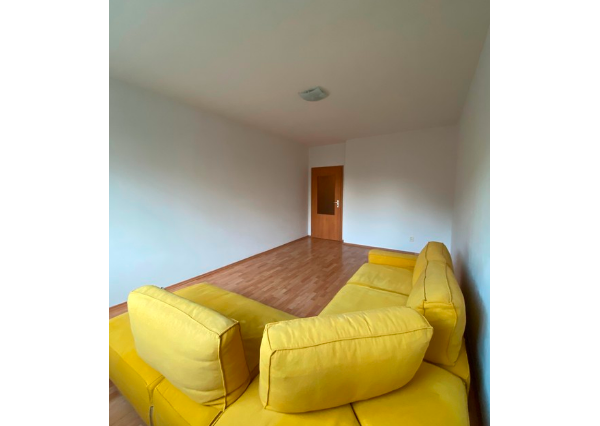 Priestranný 3izbový byt na prenájom s 2mi parkovacími miestami