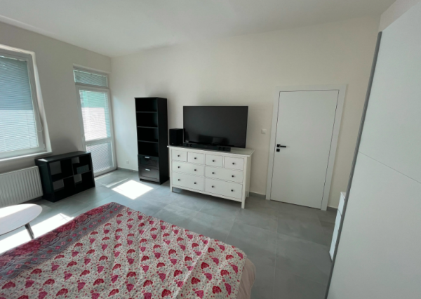 Väčší 1izbový byt na prenájom, v Rači s povolením domácich zvierat