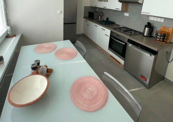 Väčší 1izbový byt na prenájom, v Rači s povolením domácich zvierat