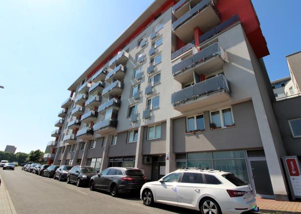 SÚRNE!!! HĽADÁM PRE KLIENTOV NA KÚPU GARÁŽ NA SUMBALOVEJ ULICI