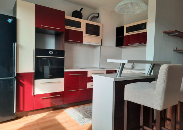 Tichý krásny 1-izbový byt v novostavbe s parkovacím státím na Kadnárovej ulici