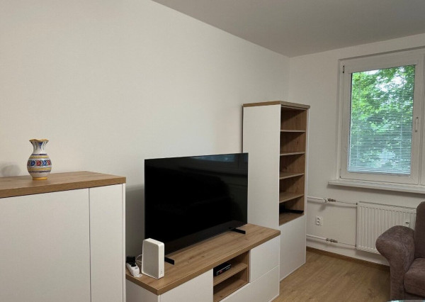 Prenájom 2IB - Petržalka - Poloreckého ulica