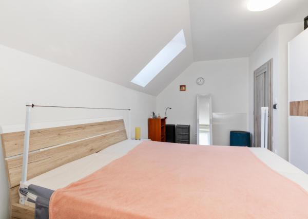 PREDAJ 5IZBOVÝ ROD. DOM SO ZÁHRADOU A PARKOVANÍM V NOVOSTAVBE